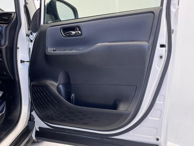 ヴォクシー ハイブリッドＺＳ　煌ＩＩ　トヨタセーフティセンス　純正１０型ナビ　バックカメラ　両側電動スライドドア　ＥＴＣ　Ｂｌｕｅｔｏｏｔｈ　ＬＥＤヘッドライト　ＬＥＤフォグライト　オートマチックハイビーム　ステアリングスイッチ（33枚目）