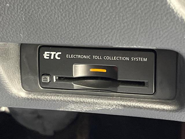 スカイラインクロスオーバー 370GT FOUR 4WD 禁煙車 純正HDDナビ BOSEサウンドシステム バックカメラ ビルトインETC パワーシート スマートキー HIDヘッド 合皮コンビシート 純正18インチアルミ サイドブラインド(5枚目)