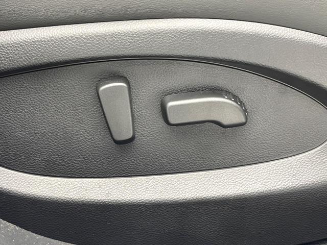 スカイラインクロスオーバー 370GT FOUR 4WD 禁煙車 純正HDDナビ BOSEサウンドシステム バックカメラ ビルトインETC パワーシート スマートキー HIDヘッド 合皮コンビシート 純正18インチアルミ サイドブラインド(6枚目)