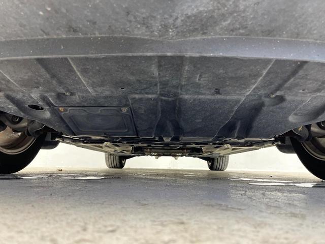 スカイラインクロスオーバー 370GT FOUR 4WD 禁煙車 純正HDDナビ BOSEサウンドシステム バックカメラ ビルトインETC パワーシート スマートキー HIDヘッド 合皮コンビシート 純正18インチアルミ サイドブラインド(19枚目)