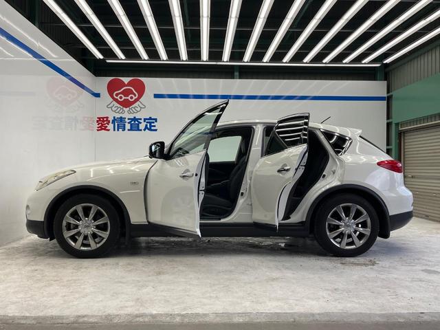 スカイラインクロスオーバー 370GT FOUR 4WD 禁煙車 純正HDDナビ BOSEサウンドシステム バックカメラ ビルトインETC パワーシート スマートキー HIDヘッド 合皮コンビシート 純正18インチアルミ サイドブラインド(27枚目)