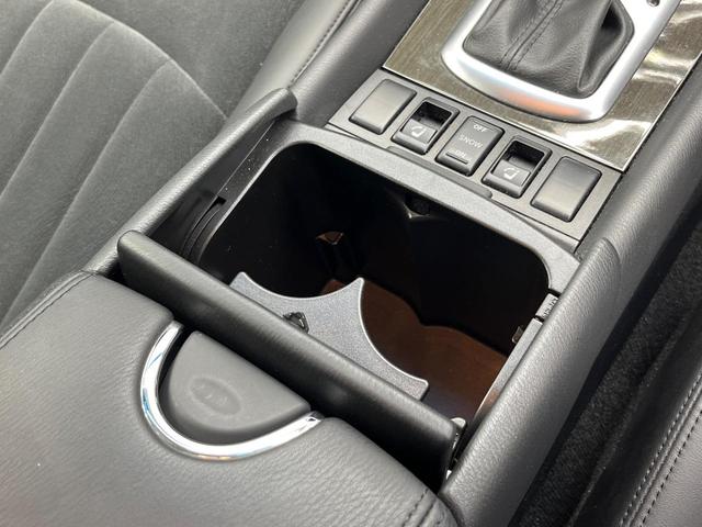 スカイラインクロスオーバー 370GT FOUR 4WD 禁煙車 純正HDDナビ BOSEサウンドシステム バックカメラ ビルトインETC パワーシート スマートキー HIDヘッド 合皮コンビシート 純正18インチアルミ サイドブラインド(44枚目)