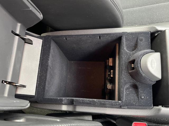 スカイラインクロスオーバー 370GT FOUR 4WD 禁煙車 純正HDDナビ BOSEサウンドシステム バックカメラ ビルトインETC パワーシート スマートキー HIDヘッド 合皮コンビシート 純正18インチアルミ サイドブラインド(46枚目)