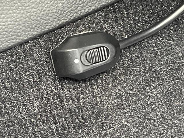 スカイラインクロスオーバー 370GT FOUR 4WD 禁煙車 純正HDDナビ BOSEサウンドシステム バックカメラ ビルトインETC パワーシート スマートキー HIDヘッド 合皮コンビシート 純正18インチアルミ サイドブラインド(50枚目)