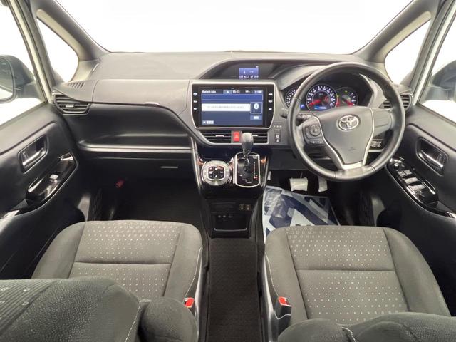 ノア Ｇ　両側電動ドア　後席モニター　バックカメラ　衝突被害軽減システム　ドラレコ　コーナーセンサー　スマートキー　ＬＥＤヘッド　ナビ連動ＥＴＣ　クルコン　純正１５インチアルミ　オートハイビーム　車線逸脱警報（2枚目）