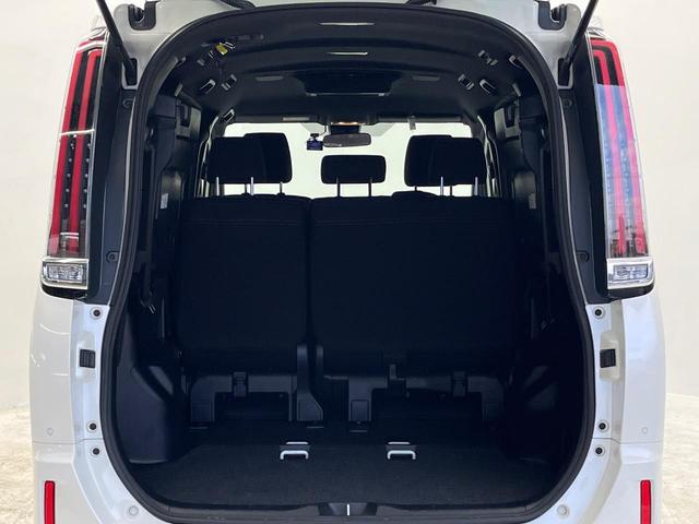 ノア Ｇ　両側電動ドア　後席モニター　バックカメラ　衝突被害軽減システム　ドラレコ　コーナーセンサー　スマートキー　ＬＥＤヘッド　ナビ連動ＥＴＣ　クルコン　純正１５インチアルミ　オートハイビーム　車線逸脱警報（11枚目）