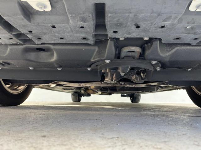 ノア Ｇ　両側電動ドア　後席モニター　バックカメラ　衝突被害軽減システム　ドラレコ　コーナーセンサー　スマートキー　ＬＥＤヘッド　ナビ連動ＥＴＣ　クルコン　純正１５インチアルミ　オートハイビーム　車線逸脱警報（20枚目）