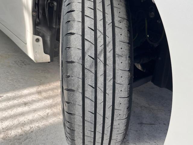 ノア Ｇ　両側電動ドア　後席モニター　バックカメラ　衝突被害軽減システム　ドラレコ　コーナーセンサー　スマートキー　ＬＥＤヘッド　ナビ連動ＥＴＣ　クルコン　純正１５インチアルミ　オートハイビーム　車線逸脱警報（21枚目）