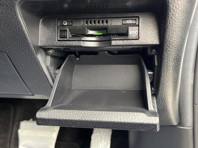 ノア Ｇ　両側電動ドア　後席モニター　バックカメラ　衝突被害軽減システム　ドラレコ　コーナーセンサー　スマートキー　ＬＥＤヘッド　ナビ連動ＥＴＣ　クルコン　純正１５インチアルミ　オートハイビーム　車線逸脱警報（41枚目）