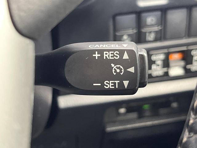 ノア Ｇ　両側電動ドア　後席モニター　バックカメラ　衝突被害軽減システム　ドラレコ　コーナーセンサー　スマートキー　ＬＥＤヘッド　ナビ連動ＥＴＣ　クルコン　純正１５インチアルミ　オートハイビーム　車線逸脱警報（43枚目）