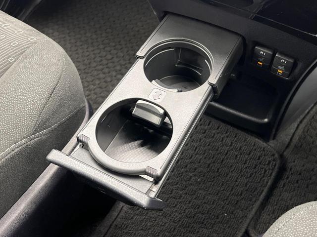 ノア Ｇ　両側電動ドア　後席モニター　バックカメラ　衝突被害軽減システム　ドラレコ　コーナーセンサー　スマートキー　ＬＥＤヘッド　ナビ連動ＥＴＣ　クルコン　純正１５インチアルミ　オートハイビーム　車線逸脱警報（48枚目）