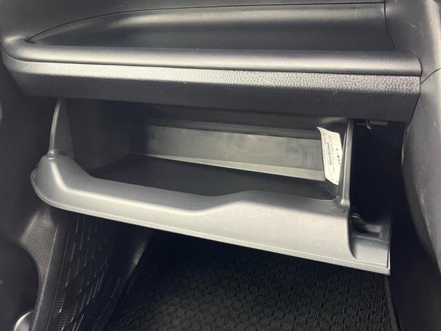 ノア Ｇ　両側電動ドア　後席モニター　バックカメラ　衝突被害軽減システム　ドラレコ　コーナーセンサー　スマートキー　ＬＥＤヘッド　ナビ連動ＥＴＣ　クルコン　純正１５インチアルミ　オートハイビーム　車線逸脱警報（57枚目）