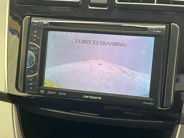 【バックカメラ】駐車時に後方がリアルタイム映像で確認できます。大型商業施設や立体駐車場での駐車時や、夜間のバック時に大活躍！運転スキルに関わらず、今や必須となった装備のひとつです！