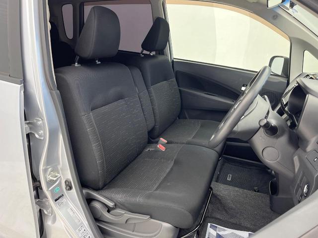 運転席シート廻りは使用感も少なく、良好な状態となっています。丁寧に使われていたことがよくわかりますね。