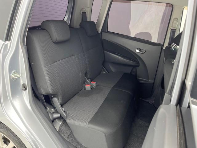 後部座席も気になるようなキズ・汚れやへたり等、大きなダメージはなく、良好な状態です。