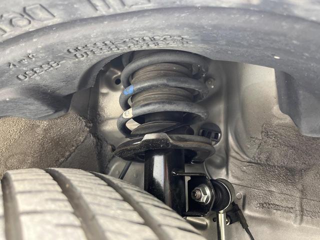 お車を安心してお乗りいただく為には、足回りの定期点検が欠かせません。サービスサポート（有償保証）では無料点検もご提供しており、安心のカーライフをお過ごしいただけるサポート体制が整っています。