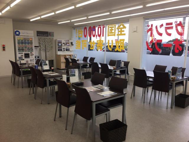 開放感のあるショールームでゆっくりとお過ごしいただけます。
