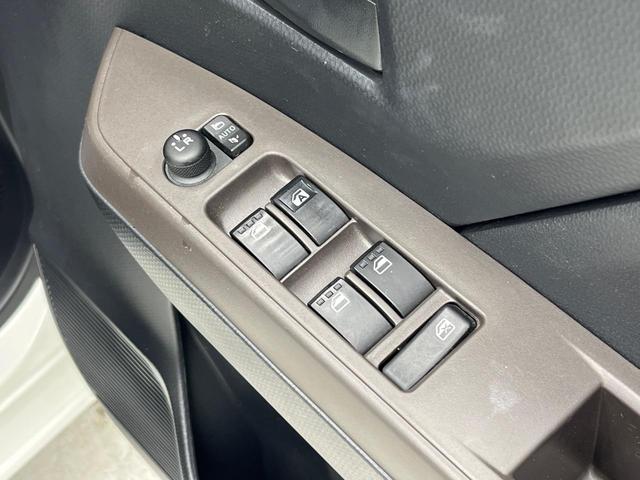 ルーミー G 両側電動ドア 衝突被害軽減システム ETC Bluetooth スマートキー ディスプレイオーディオ LEDヘッドライト コーナーセンサー CD再生 オートライト 盗難防止装置 プライバシーガラス(31枚目)