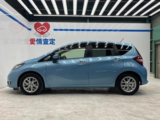 ノート e-パワー メダリスト 純正SDナビ 全周囲カメラ 衝突被害軽減システム 禁煙車 ハーフレザーシート ドラレコ コーナーセンサー スマートキー LEDヘッド ETC 純正15インチアルミ 車線逸脱警報 オートライト(25枚目)