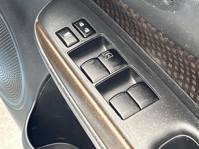 ノート e-パワー メダリスト 純正SDナビ 全周囲カメラ 衝突被害軽減システム 禁煙車 ハーフレザーシート ドラレコ コーナーセンサー スマートキー LEDヘッド ETC 純正15インチアルミ 車線逸脱警報 オートライト(30枚目)