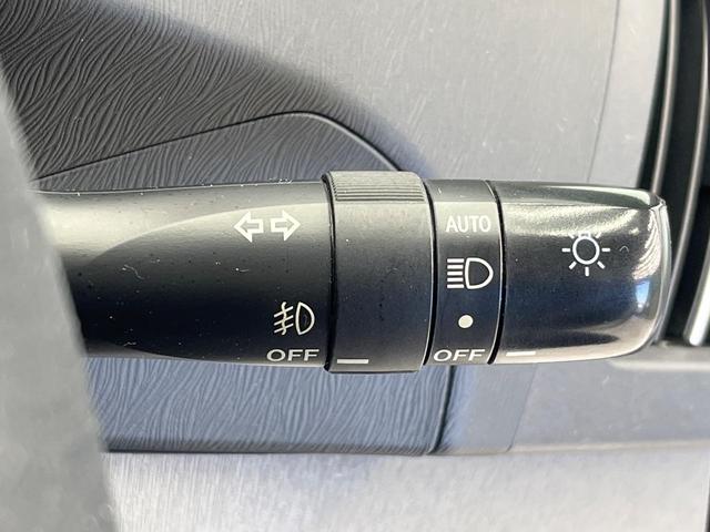 プリウス Ｓ　純正ＨＤＤナビ　禁煙車　スマートキー　ビルトインＥＴＣ　オートライト　オートエアコン　Ｂｌｕｅｔｏｏｔｈ（7枚目）