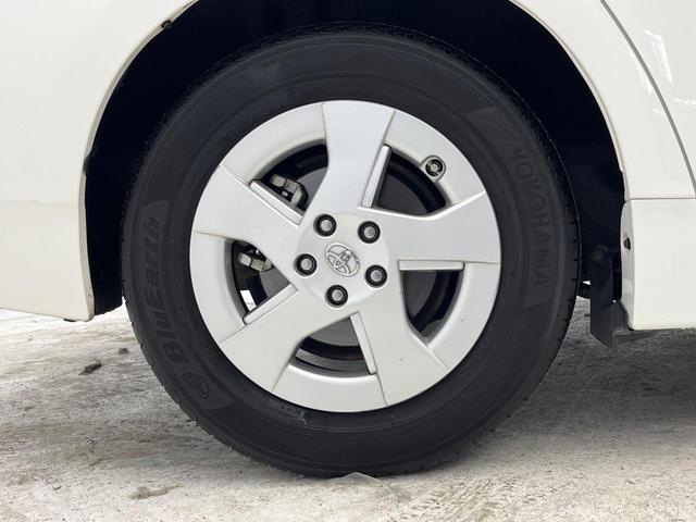 プリウス Ｓ　純正ＨＤＤナビ　禁煙車　スマートキー　ビルトインＥＴＣ　オートライト　オートエアコン　Ｂｌｕｅｔｏｏｔｈ（13枚目）