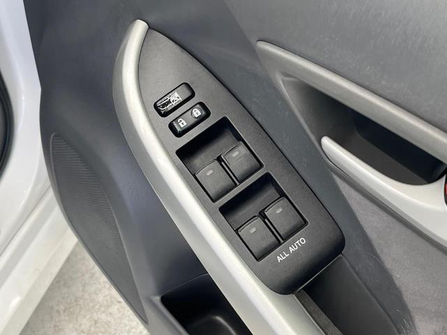 プリウス Ｓ　純正ＨＤＤナビ　禁煙車　スマートキー　ビルトインＥＴＣ　オートライト　オートエアコン　Ｂｌｕｅｔｏｏｔｈ（30枚目）