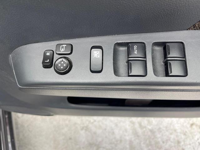 �y�d���i�[�~���[�z�T�C�h�~���[�͓d���i�[���ƂȂ��Ă���A�������ԏ�ł��L�Y�������X�N��}�����܂��B