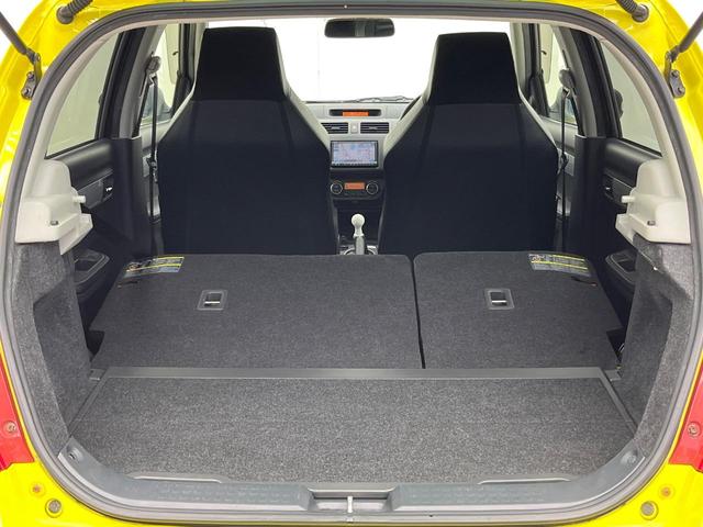 ���i�̂���������ʋ΁A���}���ɏ\���ȉ׎��X�y�[�X���m�ۂ��Ă���܂��B�Z�J���h�V�[�g��|���ƁA�傫�ȉו��̐ύڂ��\�ł���