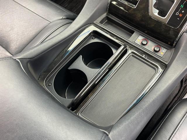 ヴェルファイア ２．５Ｚ　Ｇエディション　両側電動ドア　純正ＳＤナビ　後席モニター　バックカメラ　禁煙車　電動リアゲート　レザーシート　コーナーセンサー　スマートキー　ＬＥＤヘッド　ビルトインＥＴＣ　クルコン　純正１８インチアルミ（60枚目）