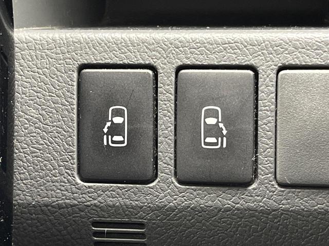 ヴォクシー Ｚ　両側電動ドア　純正ＨＤＤナビ　バックカメラ　スマートキー　ＨＩＤヘッド　純正１６インチアルミ　デュアルエアコン　ＣＤ　ＤＶＤ再生　地デジ　フォグライト（5枚目）