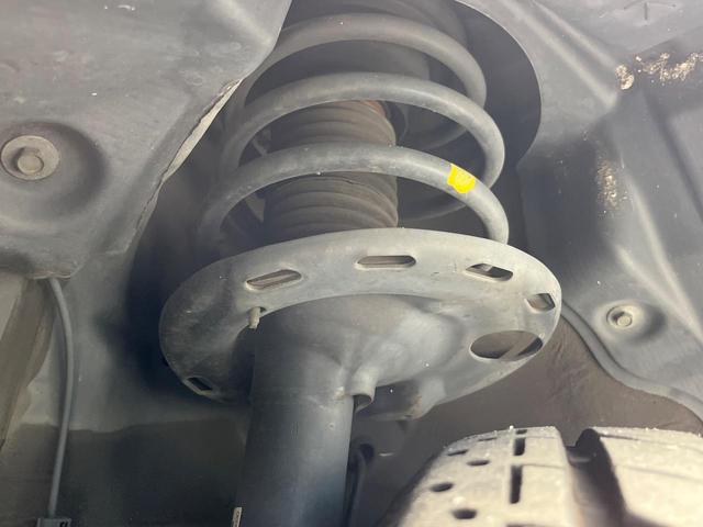 ヴォクシー Ｚ　両側電動ドア　純正ＨＤＤナビ　バックカメラ　スマートキー　ＨＩＤヘッド　純正１６インチアルミ　デュアルエアコン　ＣＤ　ＤＶＤ再生　地デジ　フォグライト（19枚目）