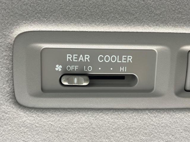 ヴォクシー Ｚ　両側電動ドア　純正ＨＤＤナビ　バックカメラ　スマートキー　ＨＩＤヘッド　純正１６インチアルミ　デュアルエアコン　ＣＤ　ＤＶＤ再生　地デジ　フォグライト（30枚目）