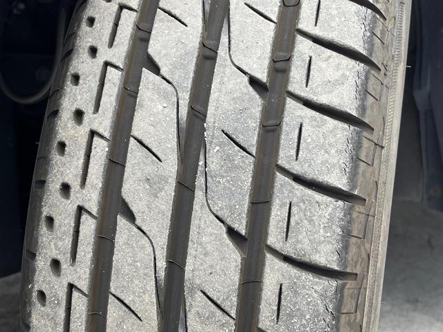 ヴォクシー Ｚ　両側電動ドア　純正ＨＤＤナビ　バックカメラ　スマートキー　ＨＩＤヘッド　純正１６インチアルミ　デュアルエアコン　ＣＤ　ＤＶＤ再生　地デジ　フォグライト（34枚目）