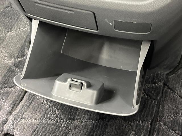 ヴォクシー Ｚ　両側電動ドア　純正ＨＤＤナビ　バックカメラ　スマートキー　ＨＩＤヘッド　純正１６インチアルミ　デュアルエアコン　ＣＤ　ＤＶＤ再生　地デジ　フォグライト（39枚目）