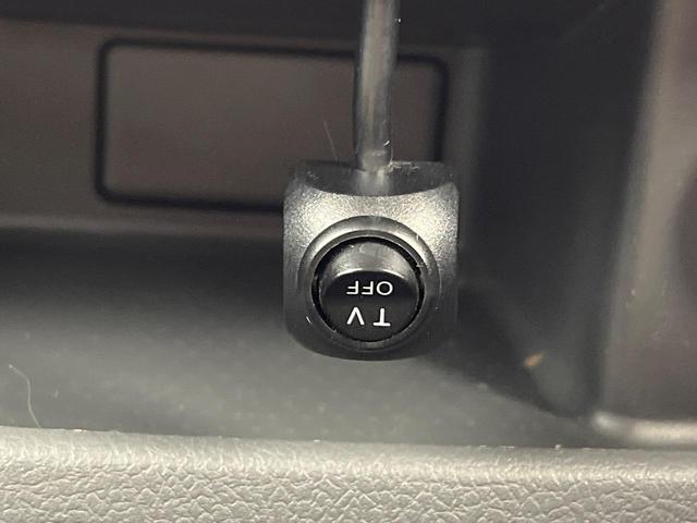 ヴォクシー Ｚ　両側電動ドア　純正ＨＤＤナビ　バックカメラ　スマートキー　ＨＩＤヘッド　純正１６インチアルミ　デュアルエアコン　ＣＤ　ＤＶＤ再生　地デジ　フォグライト（44枚目）