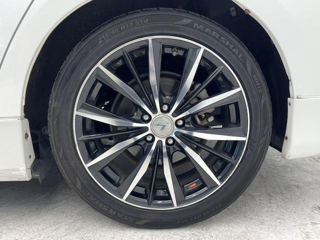 プリウス Ｓツーリングセレクション　モデリスタエアロ　９インチＳＤナビ　バックカメラ　ＥＴＣ　Ｂｌｕｅｔｏｏｔｈ　　スマートキー　ＬＥＤヘッドライト　革巻きステアリング　ステアリングスイッチ　オートライト　オートエアコン　盗難防止装置（13枚目）