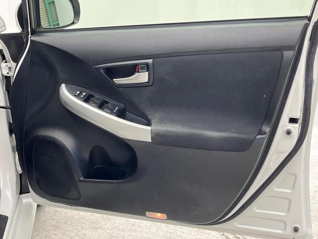 プリウス Ｓツーリングセレクション　モデリスタエアロ　９インチＳＤナビ　バックカメラ　ＥＴＣ　Ｂｌｕｅｔｏｏｔｈ　　スマートキー　ＬＥＤヘッドライト　革巻きステアリング　ステアリングスイッチ　オートライト　オートエアコン　盗難防止装置（29枚目）