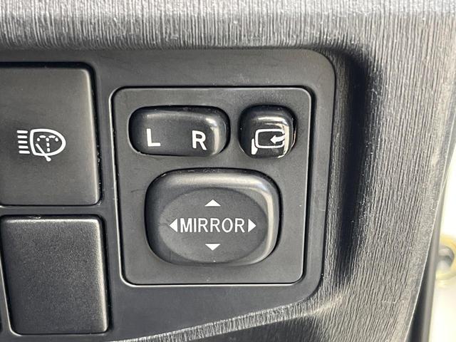 プリウス Ｓツーリングセレクション　モデリスタエアロ　９インチＳＤナビ　バックカメラ　ＥＴＣ　Ｂｌｕｅｔｏｏｔｈ　　スマートキー　ＬＥＤヘッドライト　革巻きステアリング　ステアリングスイッチ　オートライト　オートエアコン　盗難防止装置（33枚目）