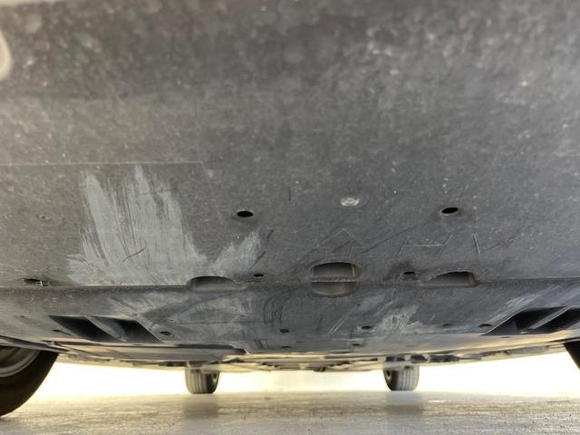 プリウス Ｓ　ＴＲＤエアロ　純正９型ナビ　バックカメラ　衝突被害軽減システム　レーダークルーズ　ドラレコ　スマートキー　ＬＥＤヘッド　ビルトインＥＴＣ　純正１５インチアルミ　オートハイビーム　オートライト（19枚目）