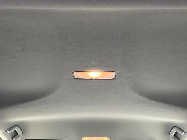 プリウス Ｓ　ＴＲＤエアロ　純正９型ナビ　バックカメラ　衝突被害軽減システム　レーダークルーズ　ドラレコ　スマートキー　ＬＥＤヘッド　ビルトインＥＴＣ　純正１５インチアルミ　オートハイビーム　オートライト（42枚目）