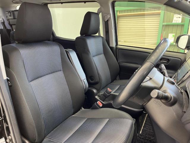 ヴォクシー ハイブリッドＺＳ　煌ＩＩ　１０型ＳＤナビ　後席モニター　バックカメラ　衝突被害軽減システム　両側自動ドア　禁煙車　ドラレコ　スマートキー　ＬＥＤヘッド　ビルトインＥＴＣ　純正１６インチアルミ　オートハイビーム　デュアルエアコン（8枚目）