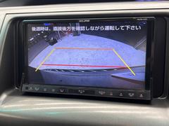 【バックカメラ】駐車時に後方がリアルタイム映像で確認できます。大型商業施設や立体駐車場での駐車時や、夜間のバック時に大活躍！運転スキルに関わらず、今や必須となった装備のひとつです！ 4