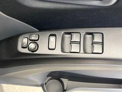 【電動格納ミラー】サイドミラーは電動格納式となっており、狭い駐車場でもキズがつくリスクを抑えられます。 7