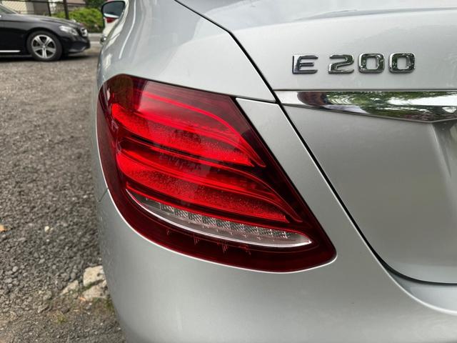 Ｅ２００　アバンギャルド　スポーツ　／クルーズコントロール／コーナーセンサー／アラウンドビューモニター／シートヒーター／パワーシート／シートメモリー／ＢＬＫレザー／電動リアゲート／オートライト／ＥＴＣ／バックカメラ／Ｂｌｕｅｔｏｏｔｈ／(20枚目)