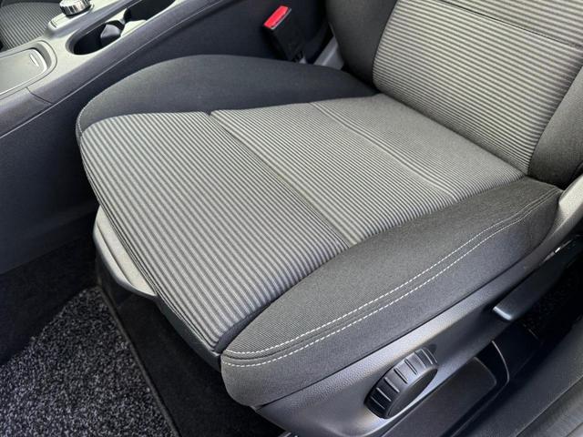 Ｂクラス Ｂ１８０　レーダークルーズコントロール／コーナーセンサー／シートヒーター／ＥＴＣ／純正ナビ／Ｂｌｕｅｔｏｏｔｈ／フルセグＴＶ／ＣＤ・ＤＶＤ／バックカメラ／電動格納ミラー／プッシュスタート／純正アルミホイール（64枚目）