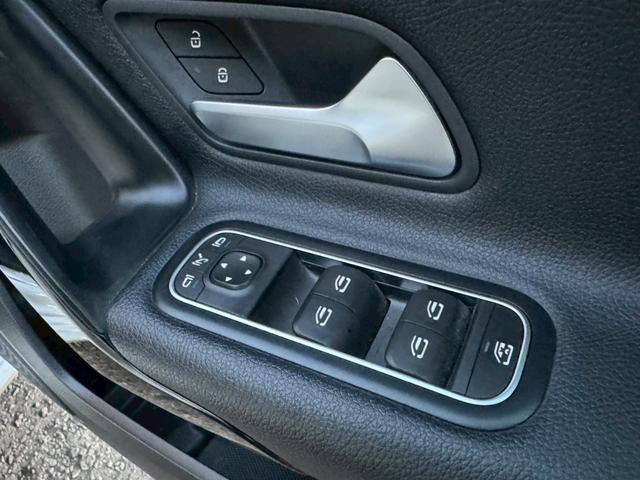 Ａクラス Ａ１８０　スタイル　／レーダーセーフティＰＫＧ／コーナーセンサー／ＢＳＭ／シートヒーター／パワーシート／シートメモリ／ＥＴＣ／Ｂｌｕｅｔｏｏｔｈ／バックカメラ／純正ナビ／フルセグＴＶ／プッシュスタート（34枚目）