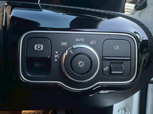 Ａクラス Ａ１８０　スタイル　／レーダーセーフティＰＫＧ／コーナーセンサー／ＢＳＭ／シートヒーター／パワーシート／シートメモリ／ＥＴＣ／Ｂｌｕｅｔｏｏｔｈ／バックカメラ／純正ナビ／フルセグＴＶ／プッシュスタート（46枚目）