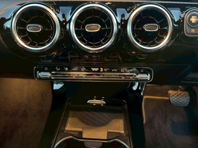 Ａクラス Ａ１８０　スタイル　／レーダーセーフティＰＫＧ／コーナーセンサー／ＢＳＭ／シートヒーター／パワーシート／シートメモリ／ＥＴＣ／Ｂｌｕｅｔｏｏｔｈ／バックカメラ／純正ナビ／フルセグＴＶ／プッシュスタート（49枚目）