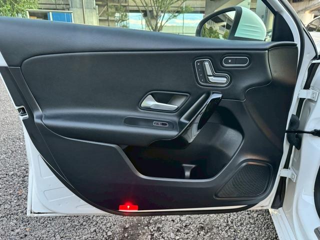Ａクラス Ａ１８０　スタイル　／レーダーセーフティＰＫＧ／コーナーセンサー／ＢＳＭ／シートヒーター／パワーシート／シートメモリ／ＥＴＣ／Ｂｌｕｅｔｏｏｔｈ／バックカメラ／純正ナビ／フルセグＴＶ／プッシュスタート（69枚目）
